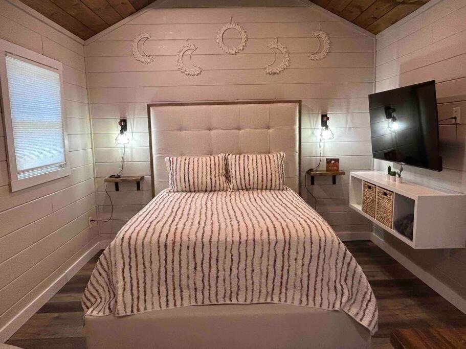 Blissful Nook Tiny Home ~ Cozy Retreat W/ Hot Tub; Near Town And Deep Creek Bryson City Ngoại thất bức ảnh